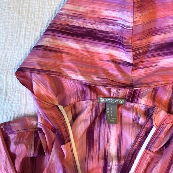 Pink windbreaker - Picture 4 of 4